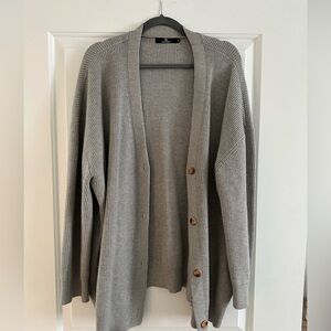 Ribbed gray oversized cardigan